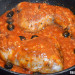 Pollo en salsa romesco con aceitunas