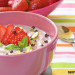 Porridge con fresas calientes
