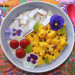 Porridge frío de coco y mango