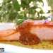 Salmón con salsa cremosa de piña y tapioca de soja