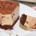 Tarta de queso y turrón con base de chocolate (sin horn