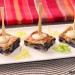 Pincho de tortilla de patata violeta con cebolla carame