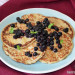 Tortitas de avena, plátano y yogur con arándanos saltea