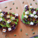 Tostadas con aguacate, feta y tomate seco