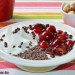 Yogur cremoso con cerezas, coco y frutos secos. Receta 