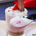 Yogur cremoso de fresas con cookies de chocolate