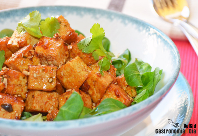 Tofu con sriracha y miel