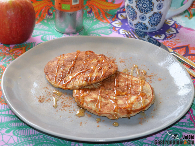 Tortitas de espelta con manzana y canela