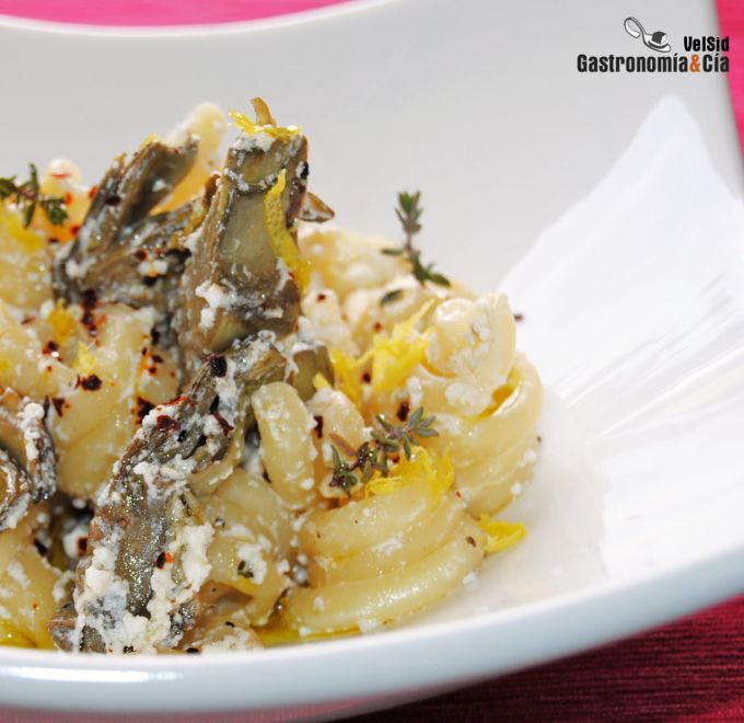 Trottole con alcachofas y requesón