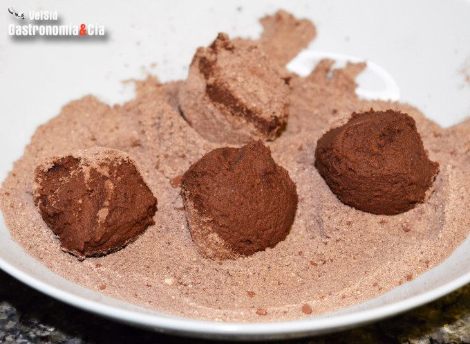 Trufas de chocolate y avellanas