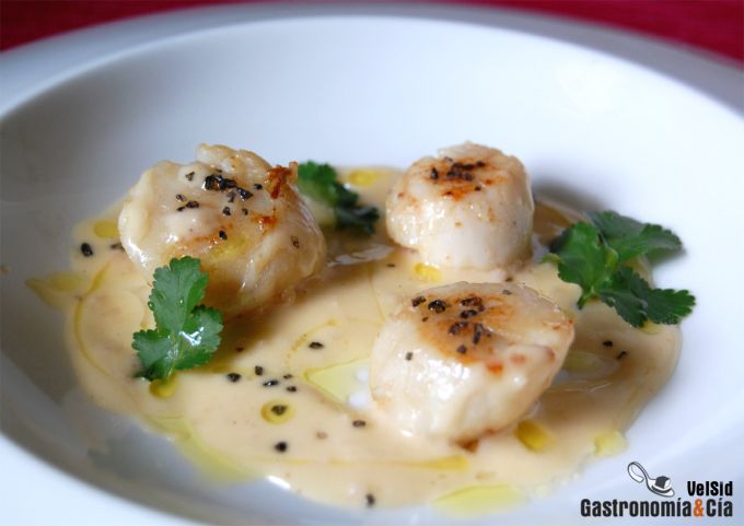 Vieiras con beurre blanc
