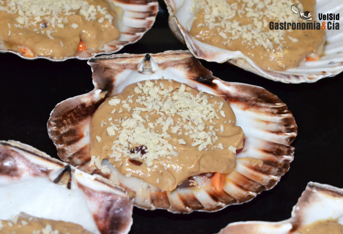 Vieiras rellenas con bechamel de boletus, una receta fá