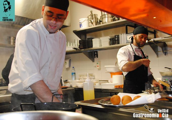 Vuelve Carolina Tapas, Bar, Taula