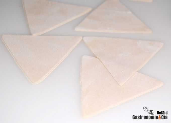 Wonton frito con sésamo