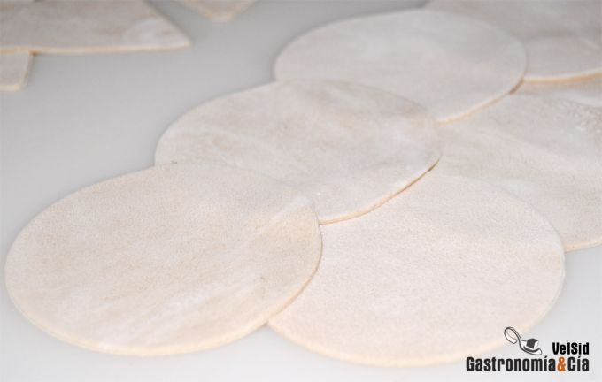 Wonton de pollo con sopa de miso