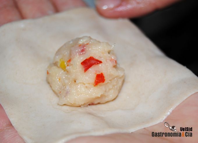 Wonton de pollo con sopa de miso