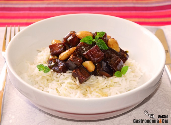 Arroz basmati con berenjena y almendras