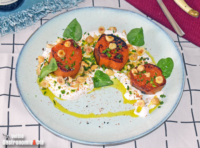 Boniato caramelizado con ricotta y avellanas