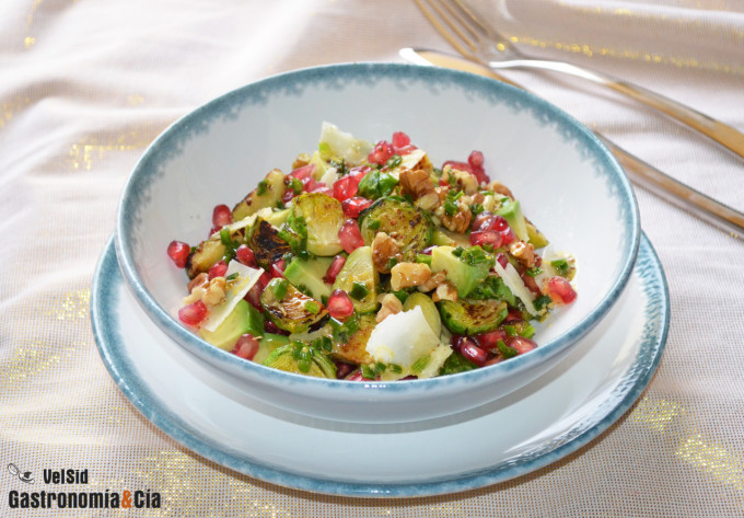 Coles de Bruselas con granada, aguacate y vinagreta de 