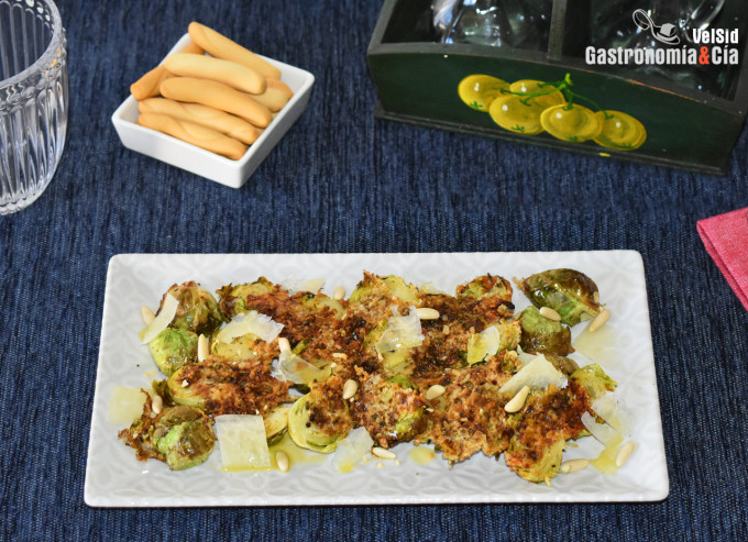 Coles de Bruselas crujientes con parmesano