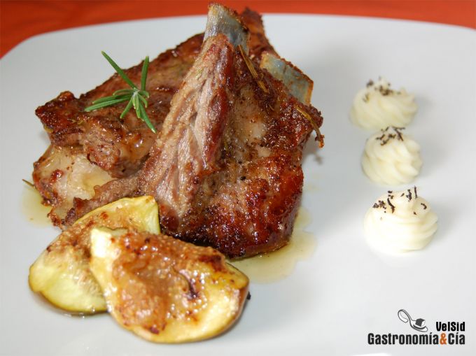 Costillas de cerdo al horno con puré de patata a la vai