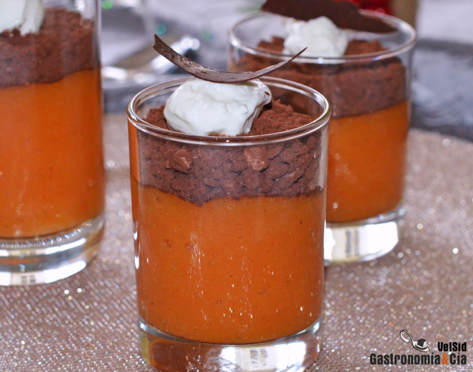 Flan de persimon con galletas de Navidad y chocolate