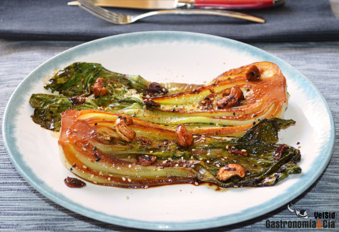 Pak choi con anacardos y tamari