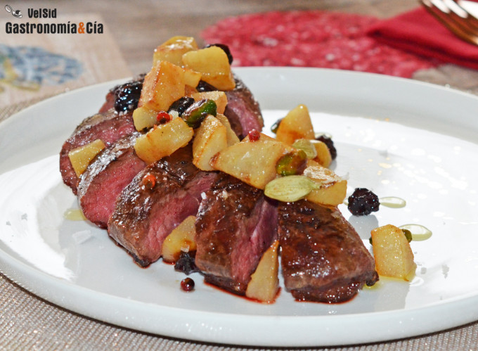 Magret de pato con peras y cardamomo