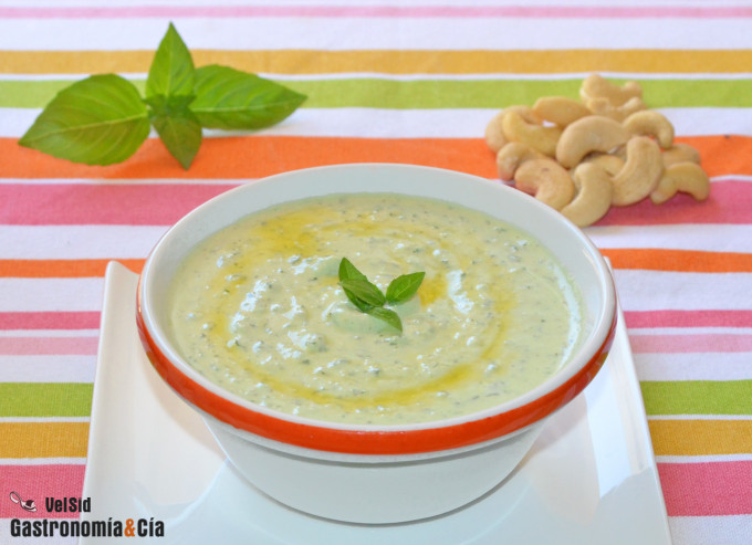 Pesto de albahaca, anacardos y queso fresco (bajo en gr