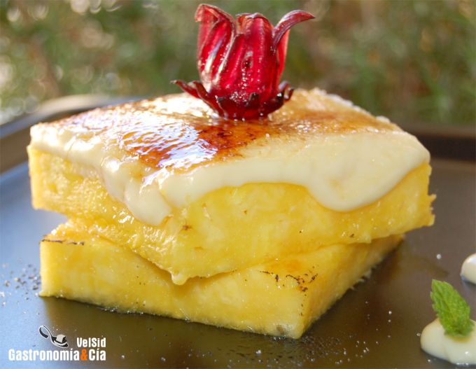 Piña con crema catalana