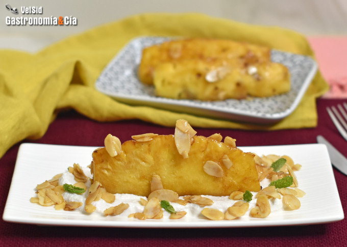 Piña caramelizada en mantequilla