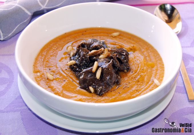 Puré de batata con rebozuelos atrompetados