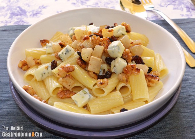Rigatoni con gorgonzola, peras y nueces