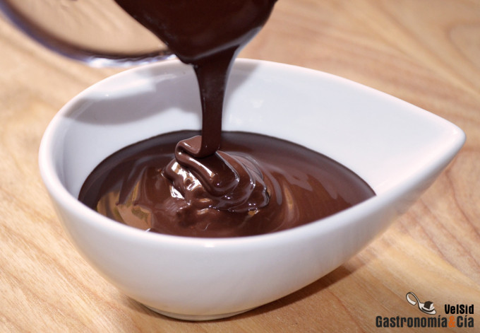 Receta fácil para hacer salsa de chocolate para postres