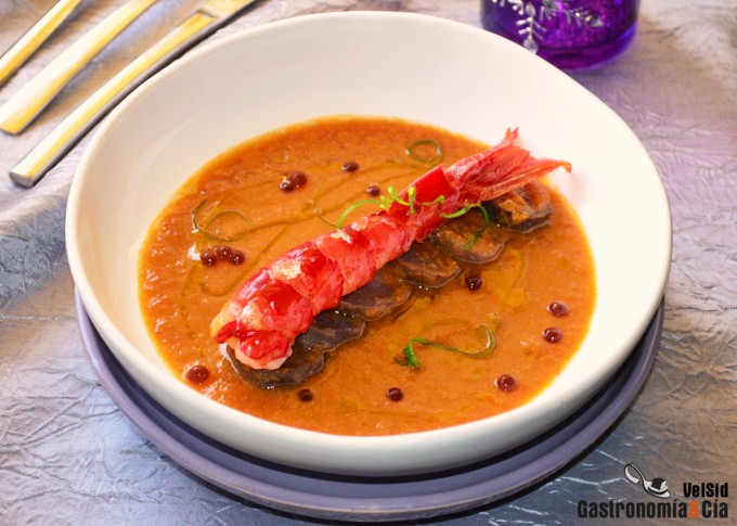 Suquet de carabineros con patata violeta