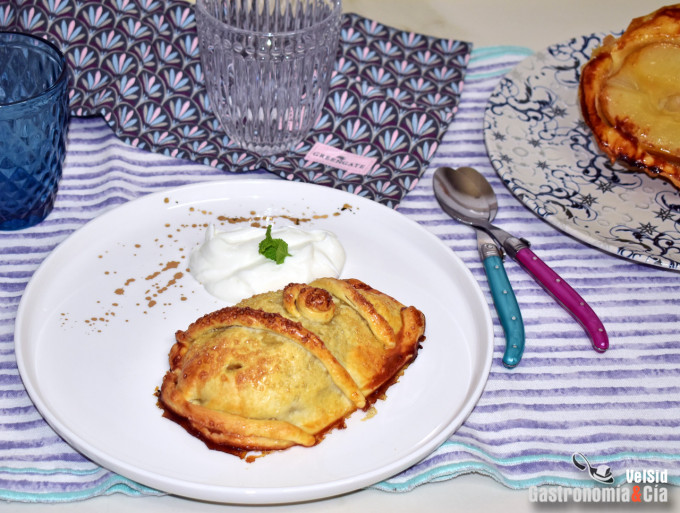 Tartaletas de pera con yogur y vainilla