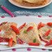Crepes rellenos de queso, coco y mermelada de fresa