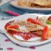 Crepes rellenos de queso, coco y mermelada de fresa