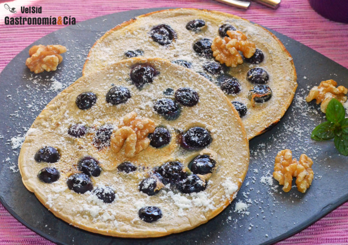Tortitas de avena con arándanos frescos
