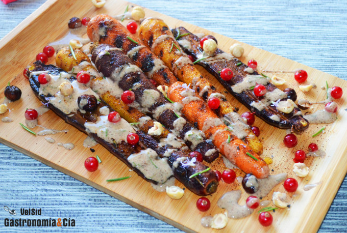 Zanahorias a la parrilla con avellanas y romero