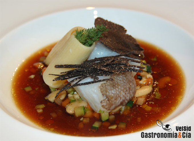 Morro de bacalao confitado con caldo de paloma torcaz Oriol Rovira