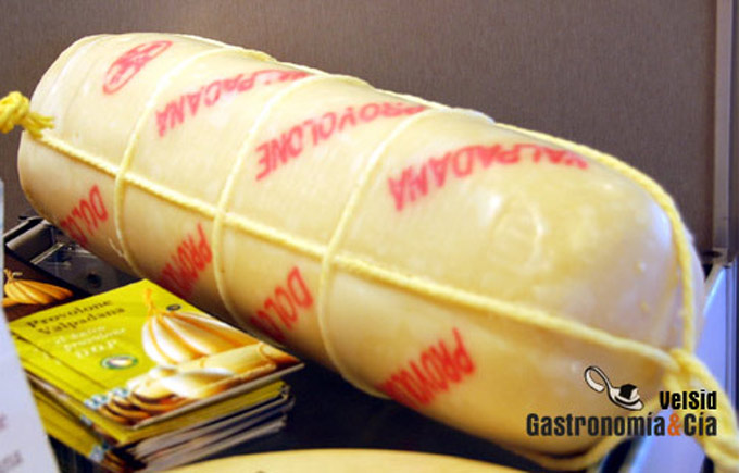 queso italiano Provolone Valpadana