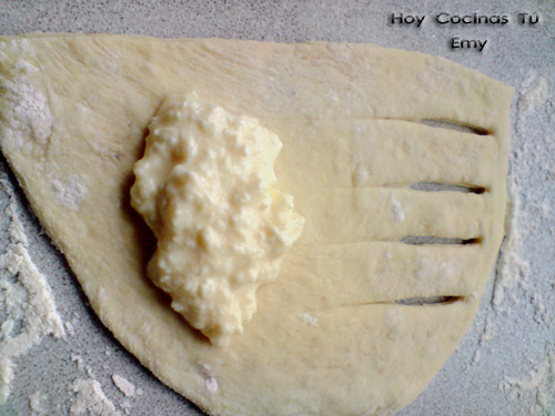 Panecillos rellenos de queso fresco