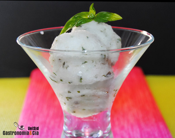 Sherbet de limón y albahaca