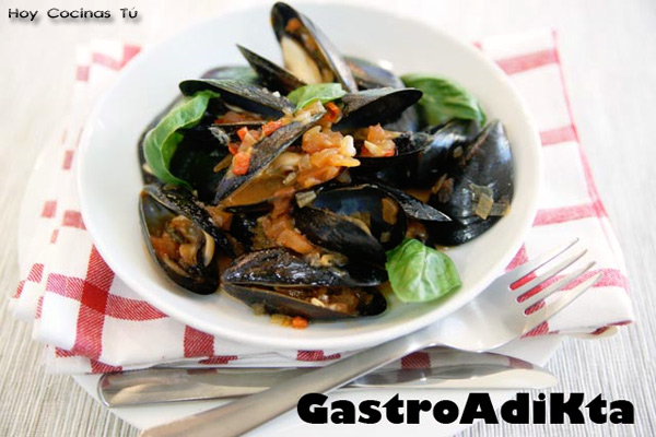 Hoy Cocinas Tú: Mejillones con tomate y chile