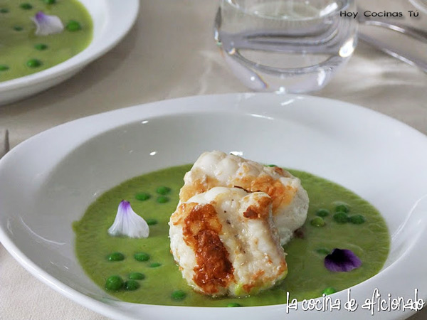 Rape a la plancha sobre crema de guisantes Hoy Cocinas Tú
