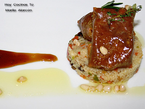 Ravioli de chivo malagueño a lo pastoril con cuscús de pasas de Málaga y crema de queso de cabra