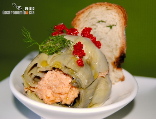 Alcachofas rellenas de rillettes de salmón