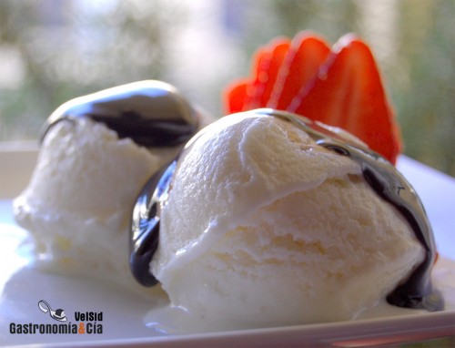 Helado fácil de queso y yogur