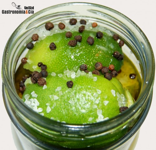 Limones o limas en conserva